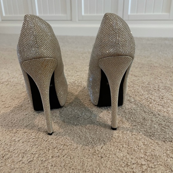 Champagne colored sparkle stilettos - Picture 3 of 4
